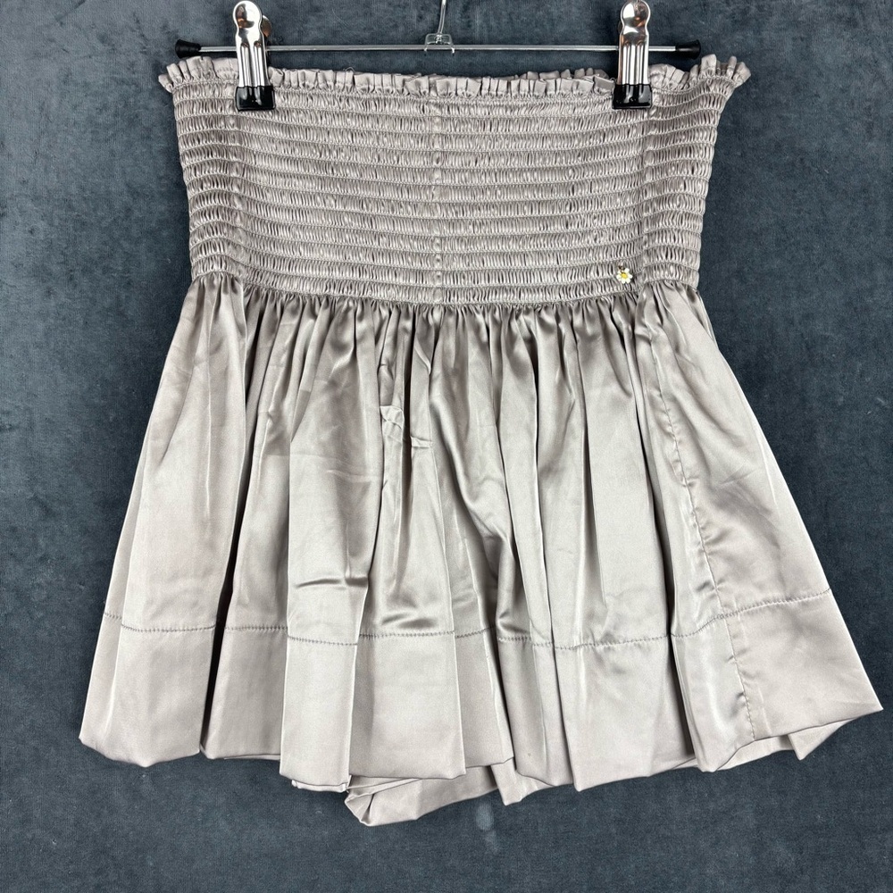 EUC NATURAL LIFE Silver Daisy Smocked Skort stretchy and comfortable sz Small